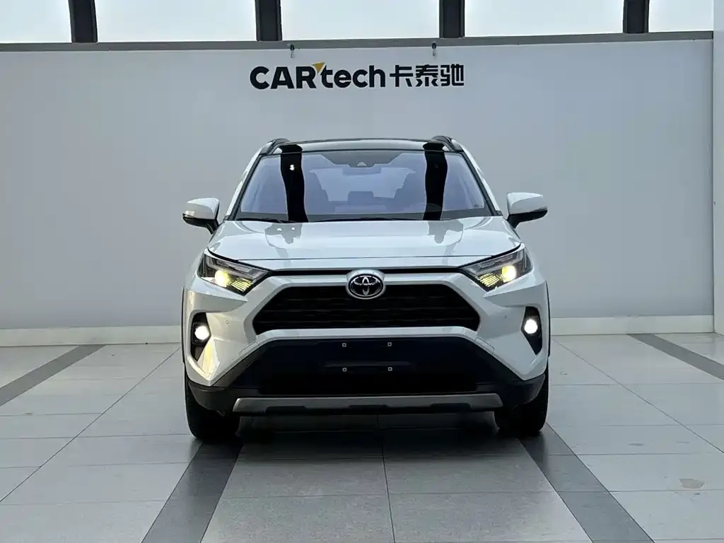 Toyota RAV4 — фото 4