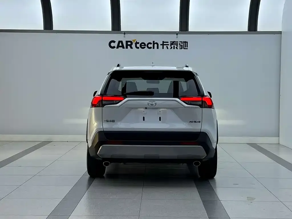 Toyota RAV4 — фото 2