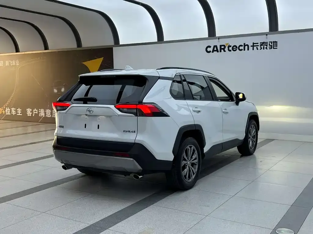 Toyota RAV4 — фото 6