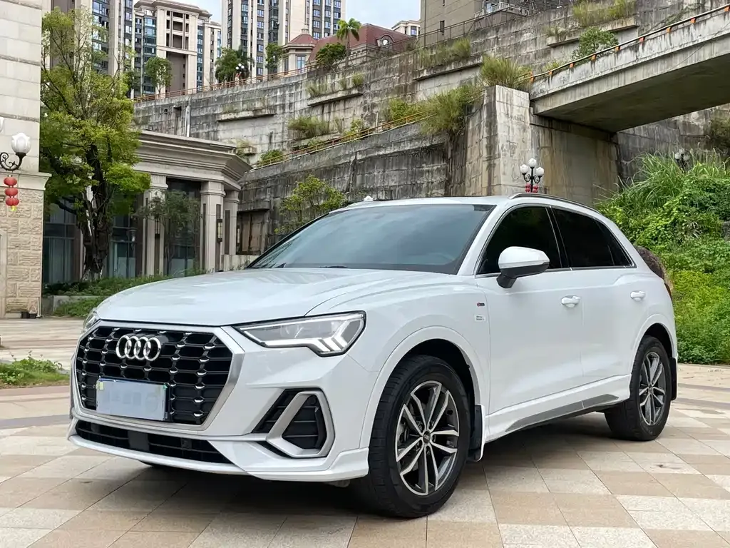 Audi Q3 — фото 1