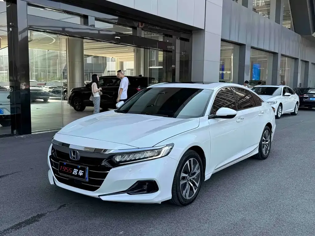 Honda Accord — фото 1
