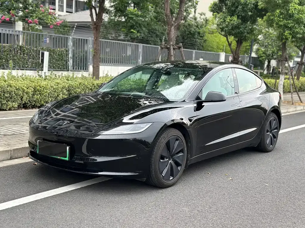 Tesla Model 3 — фото 1