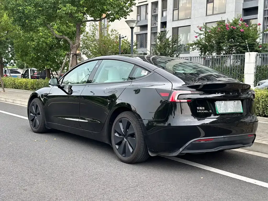 Tesla Model 3 — фото 6
