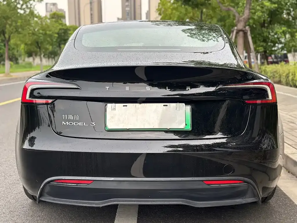 Tesla Model 3 — фото 5