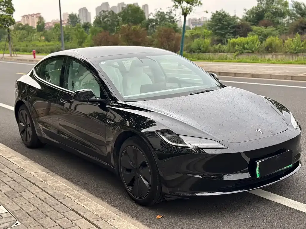 Tesla Model 3 — фото 7