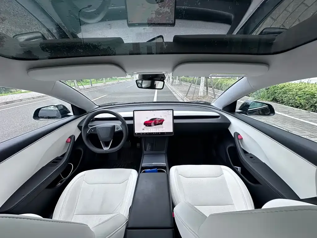 Tesla Model 3 — фото 4