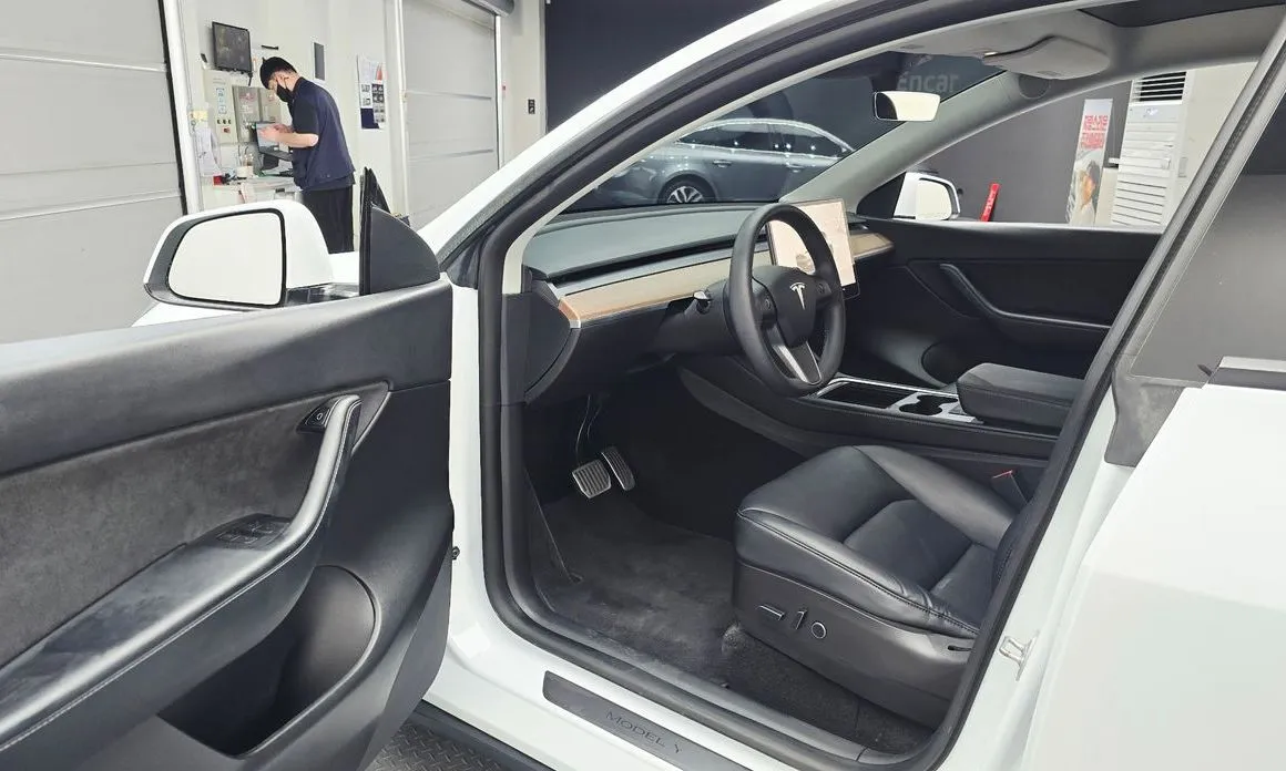 Tesla Model Y — фото 6
