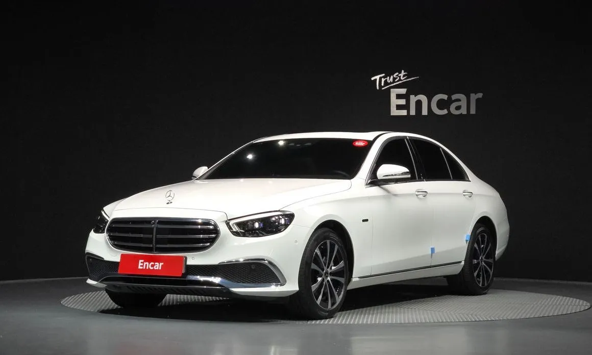 Mercedes-Benz E-Class — фото 1