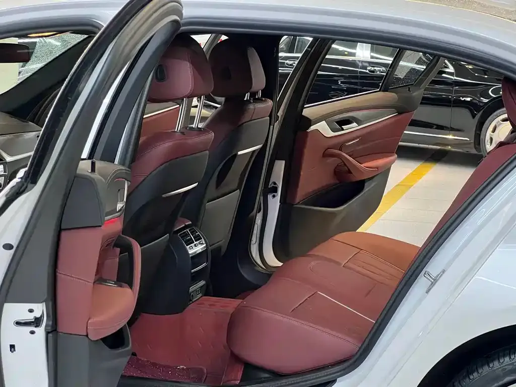 BMW 5 Series — фото 10