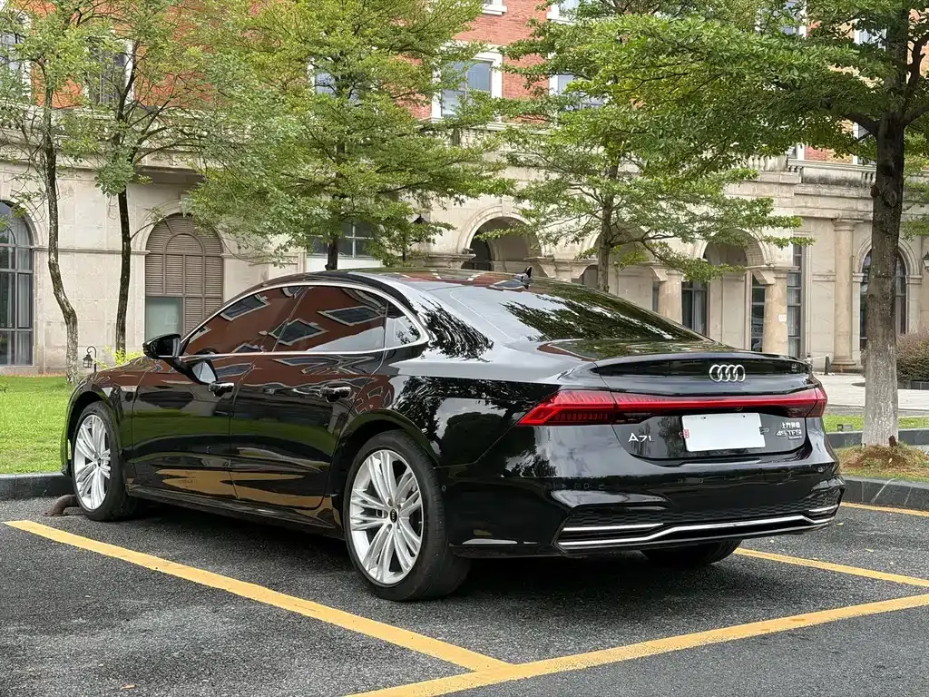 Audi A7L — фото 9