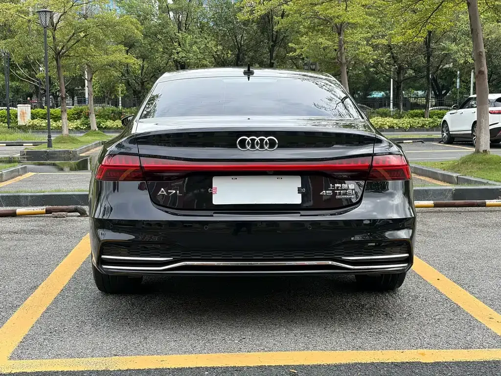 Audi A7L — фото 2