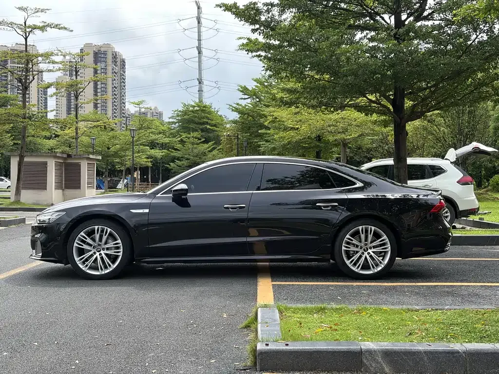 Audi A7L — фото 10