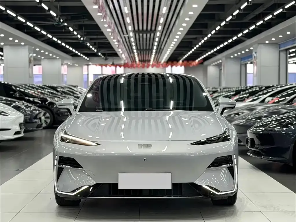 Geely Galaxy E8 — фото 8