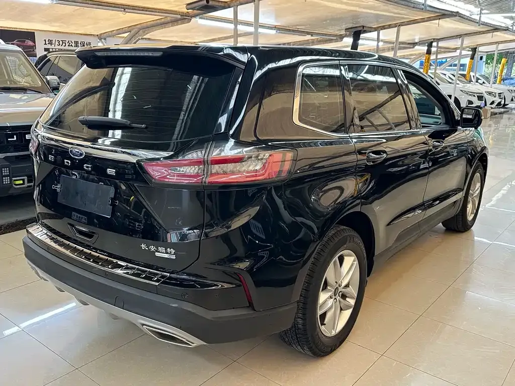 Ford Edge — фото 10