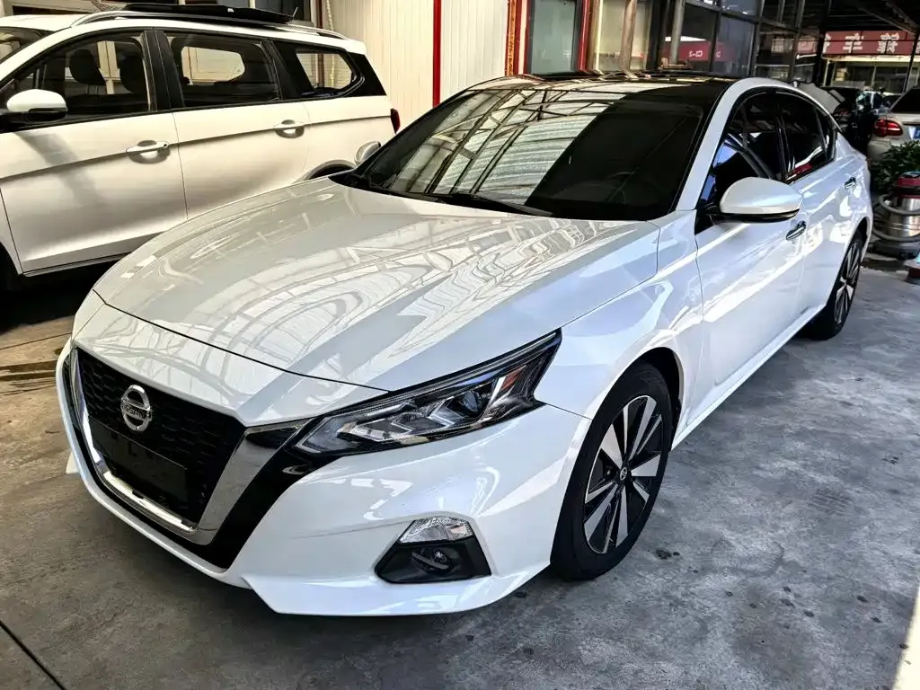 Nissan Teana — фото 1