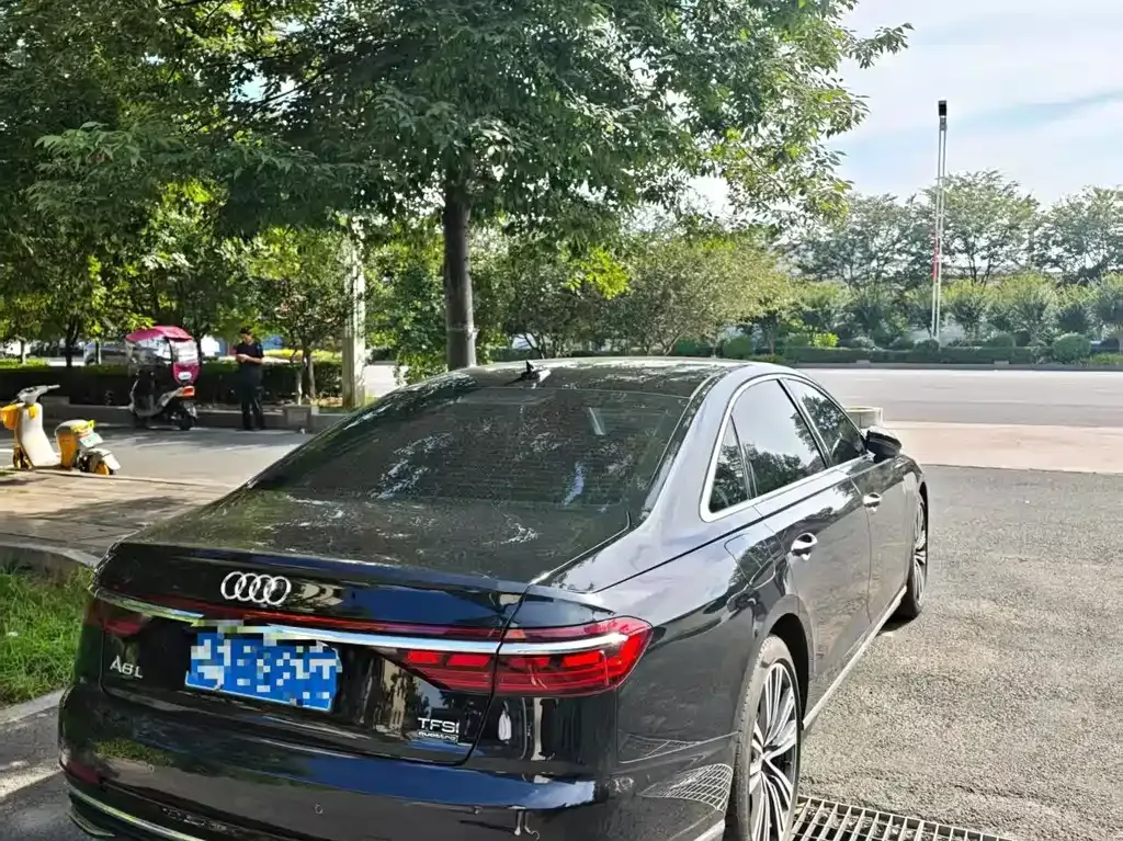 Audi A8 — фото 5