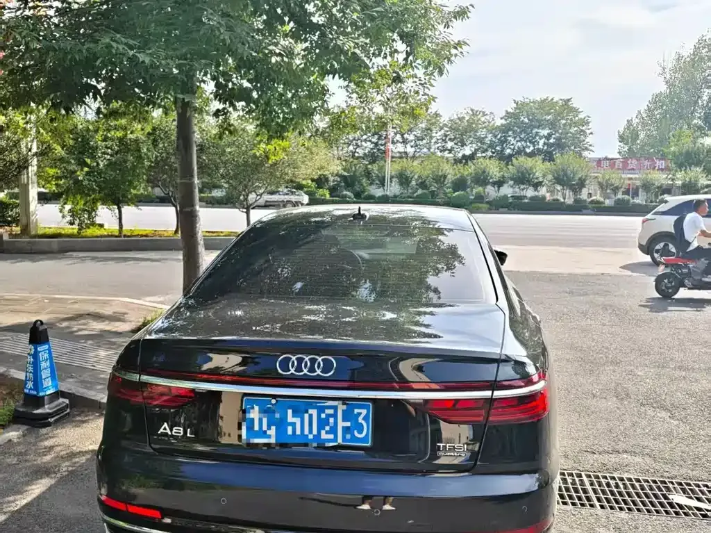 Audi A8 — фото 6