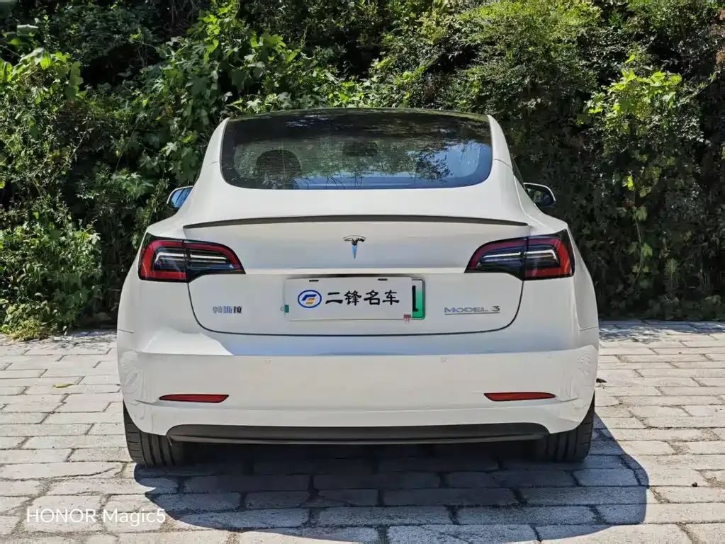 Tesla Model 3 — фото 8