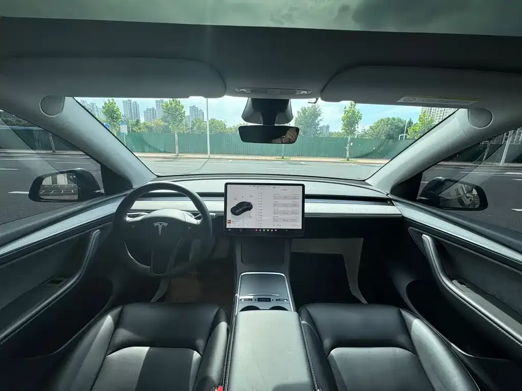 Tesla Model Y — фото 9