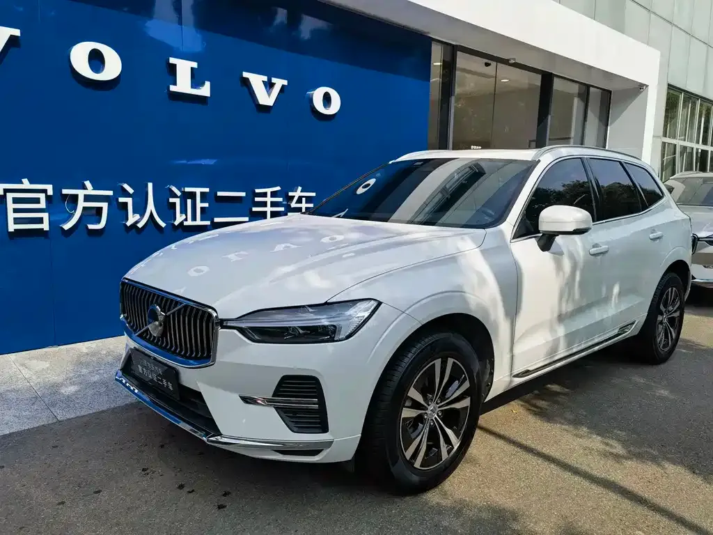 Volvo XC60 — фото 1