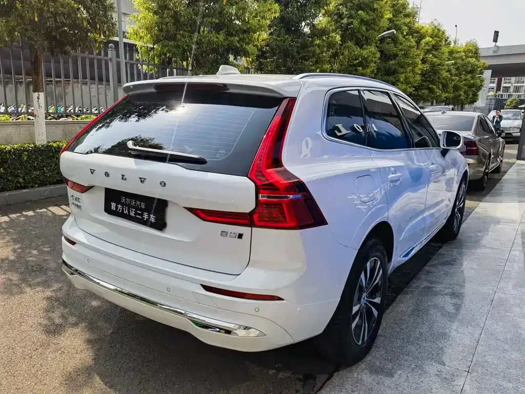 Volvo XC60 — фото 10
