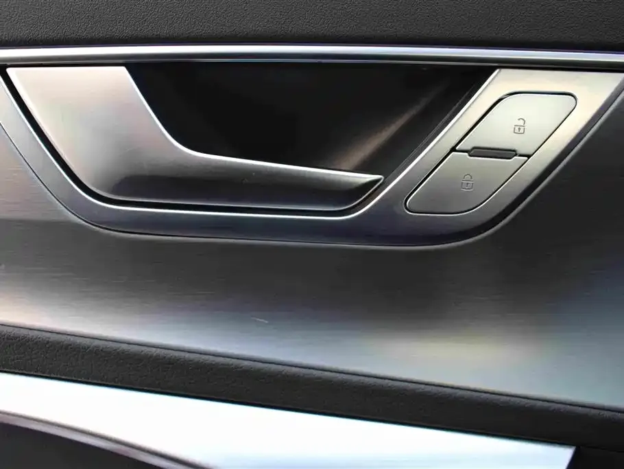 Audi A7L — фото 2