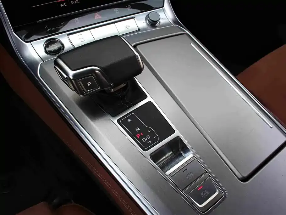 Audi A7L — фото 8
