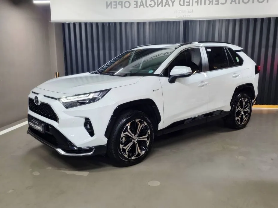 Toyota RAV4 — фото 1