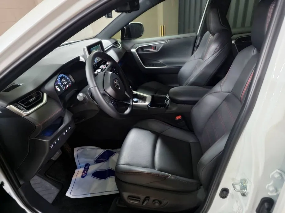 Toyota RAV4 — фото 10