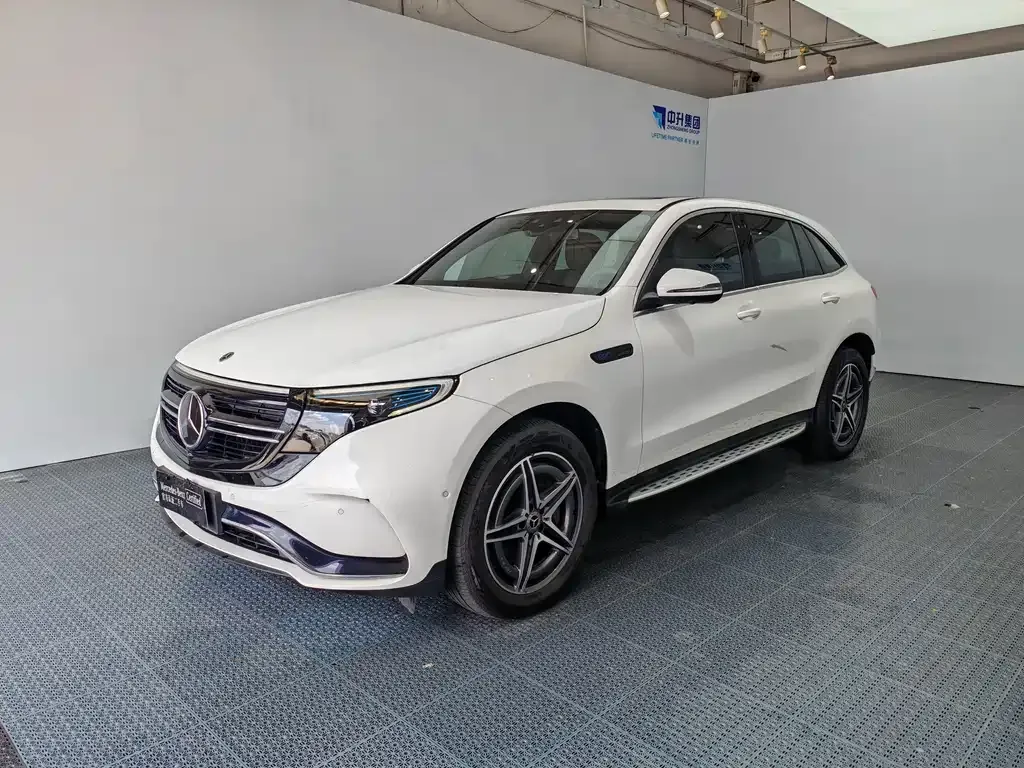 Mercedes-Benz EQC — фото 1