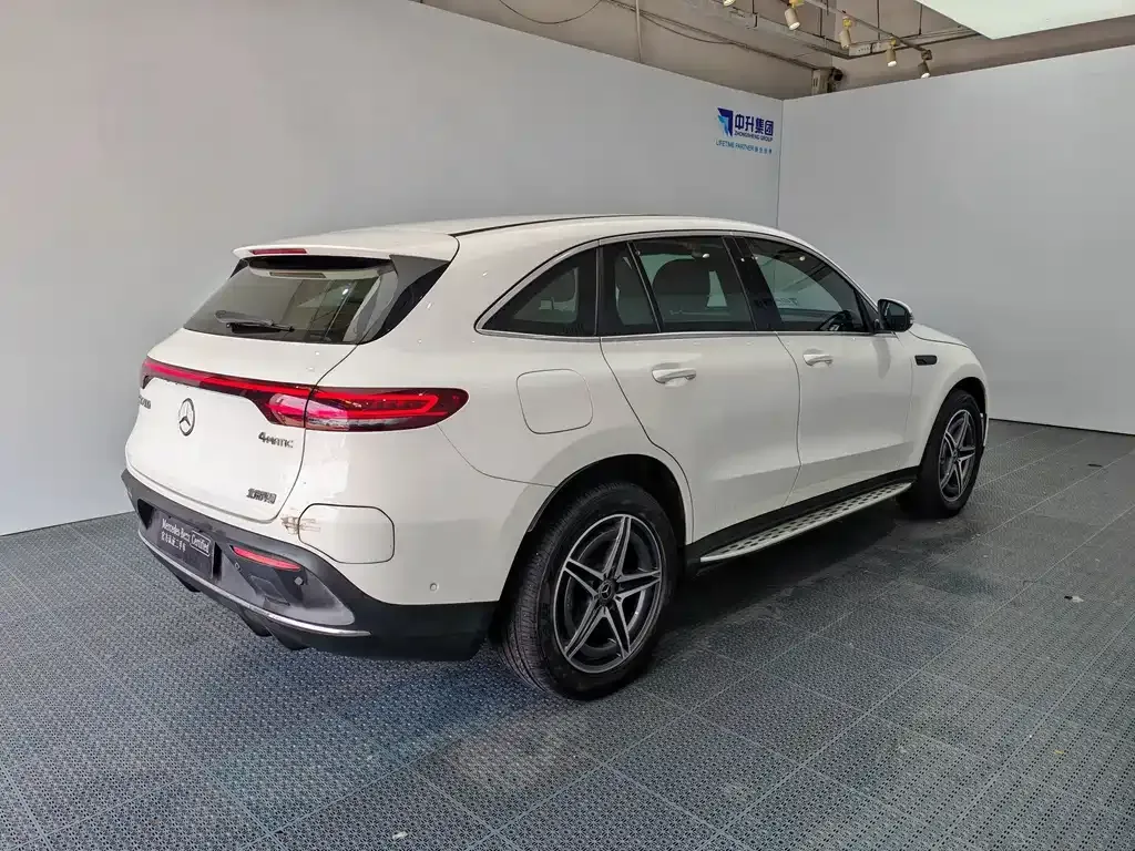 Mercedes-Benz EQC — фото 6