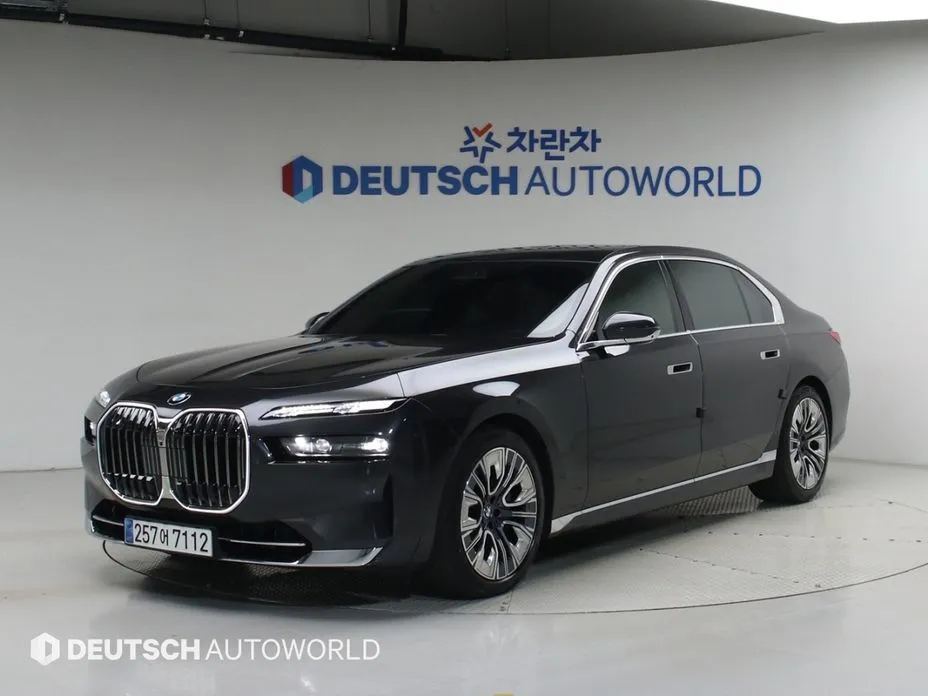 BMW 7-Series — фото 1