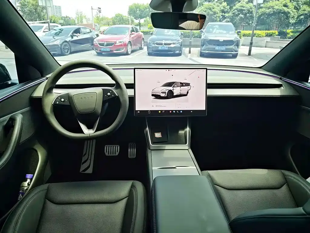 Tesla Model Y — фото 10