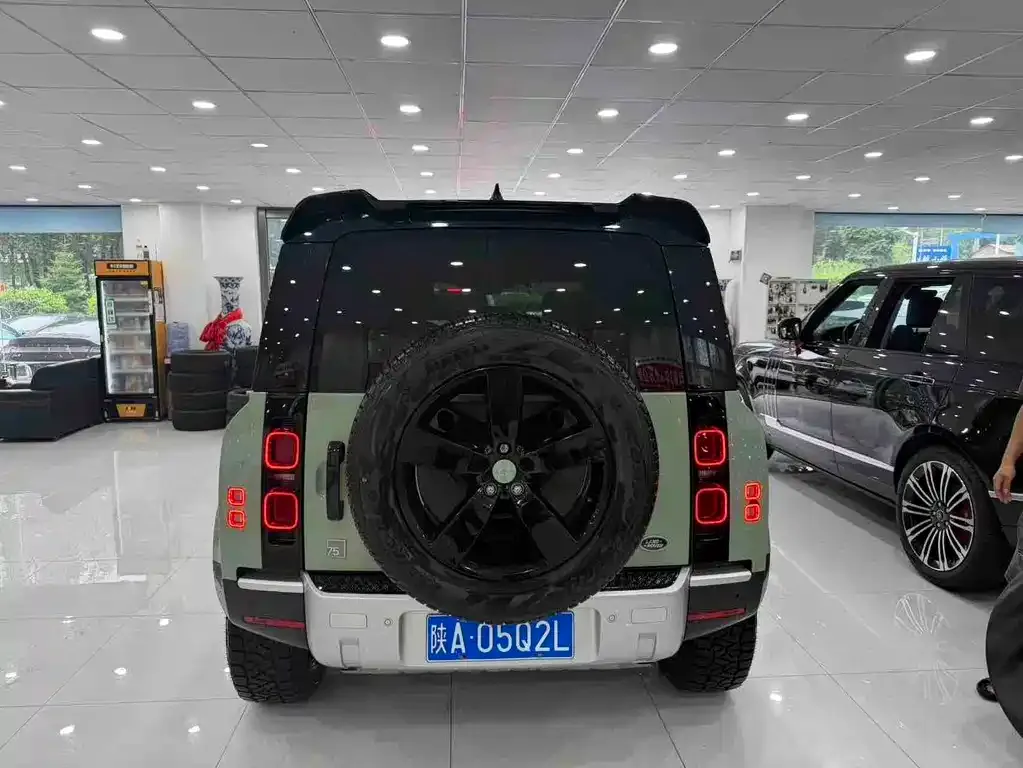 Land Rover Defender — фото 2