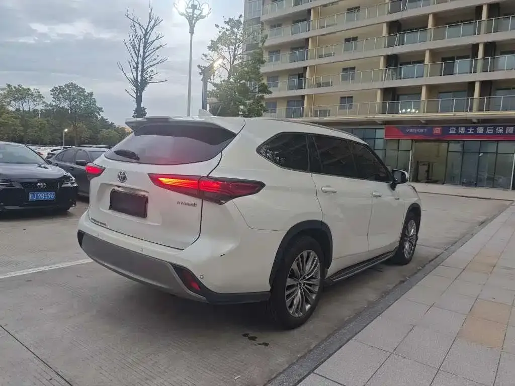 Toyota Highlander — фото 4