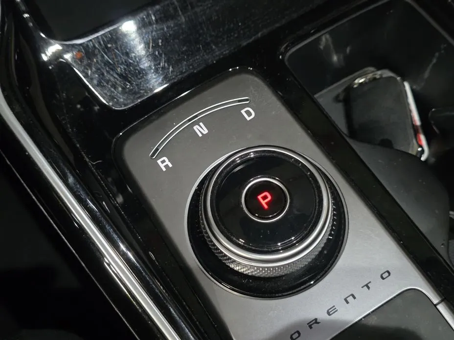 Kia Sorento — фото 8