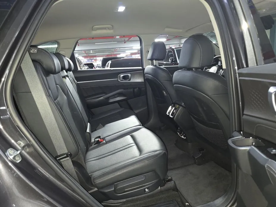 Kia Sorento — фото 6