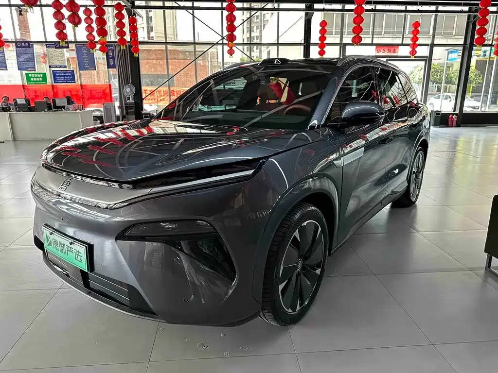 BYD Tang L — фото 1
