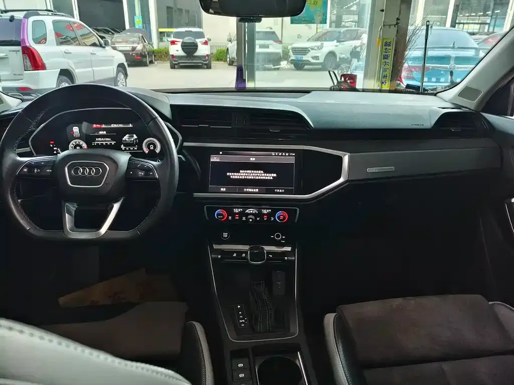 Audi Q3 — фото 4