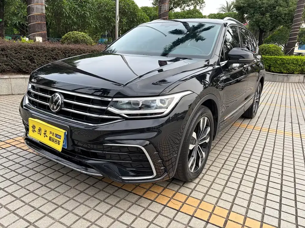 Volkswagen Tiguan L — фото 1