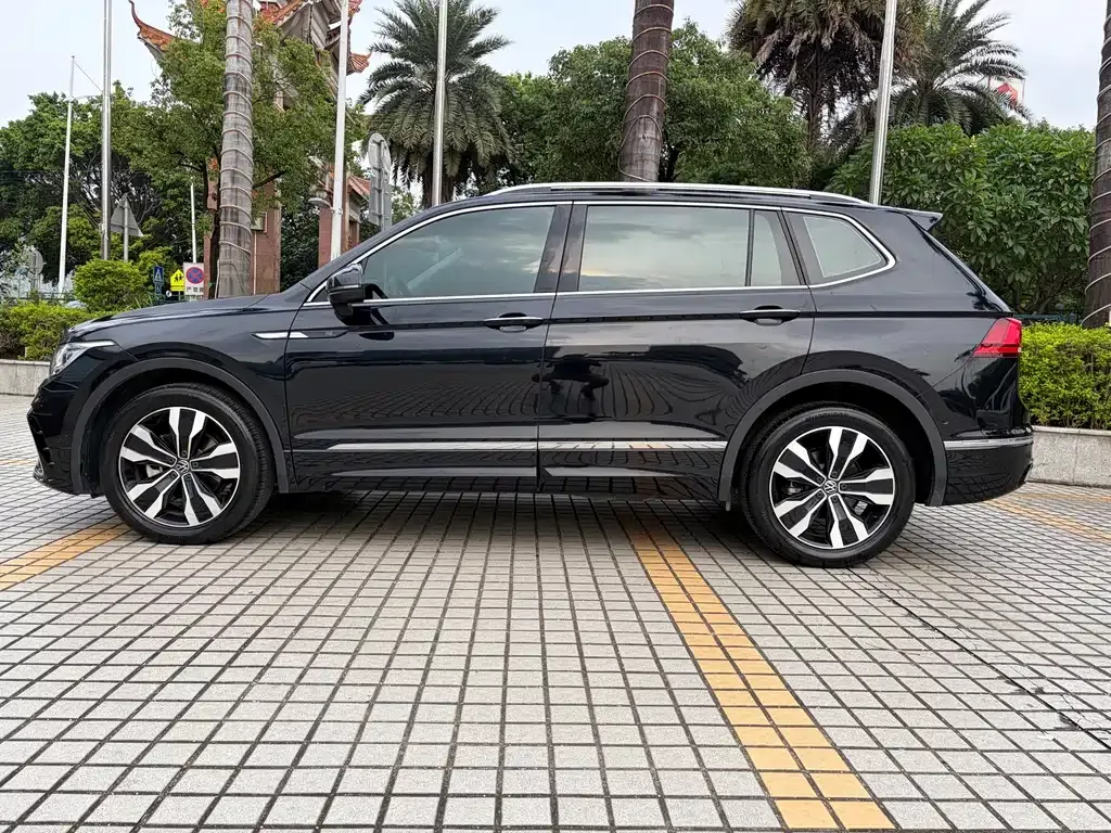Volkswagen Tiguan L — фото 8