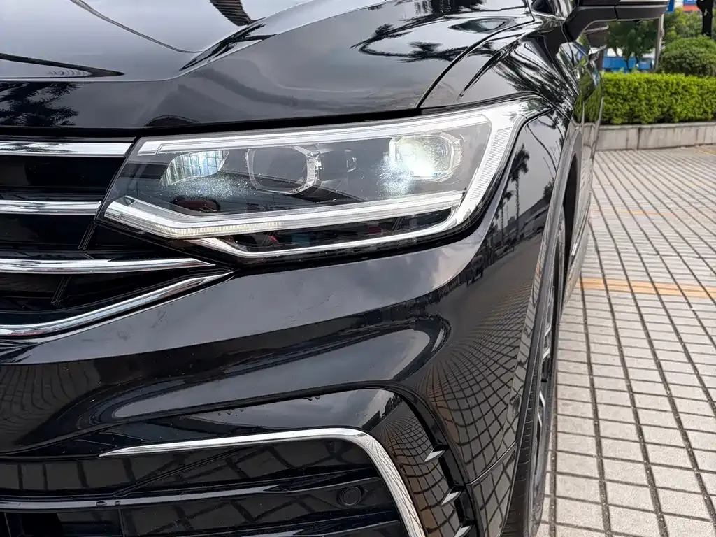 Volkswagen Tiguan L — фото 10