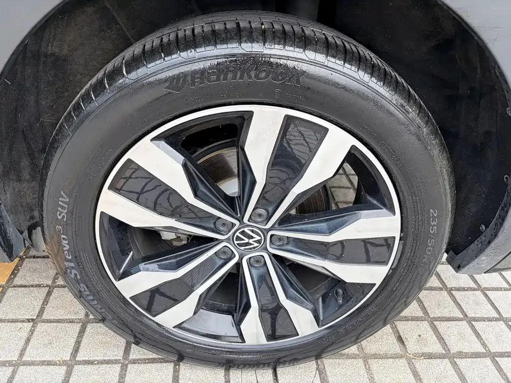 Volkswagen Tiguan L — фото 9