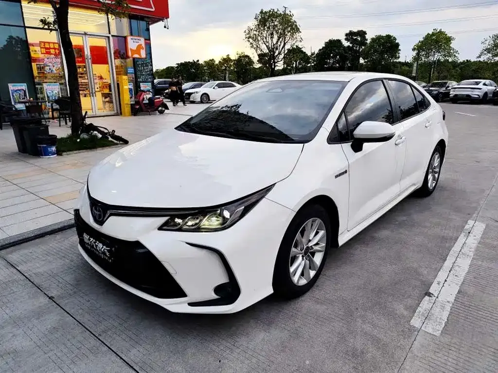 Toyota Corolla — фото 1