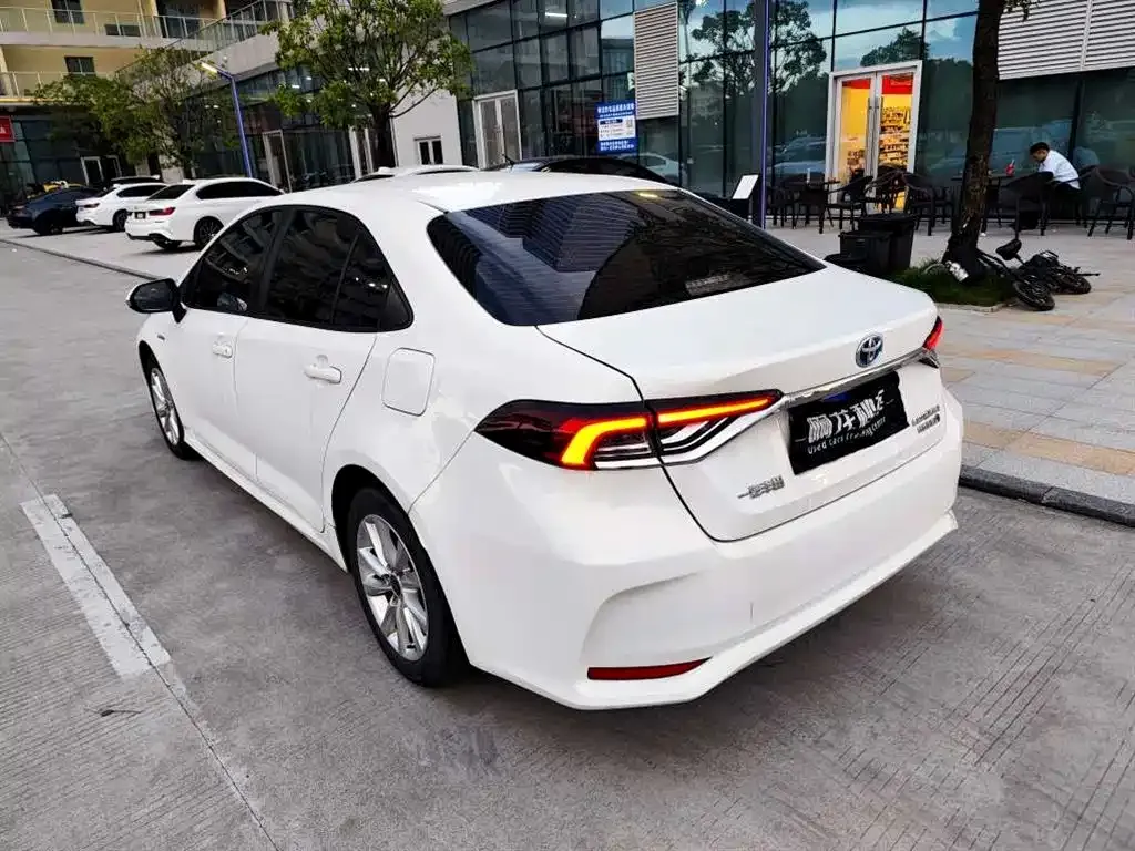 Toyota Corolla — фото 4