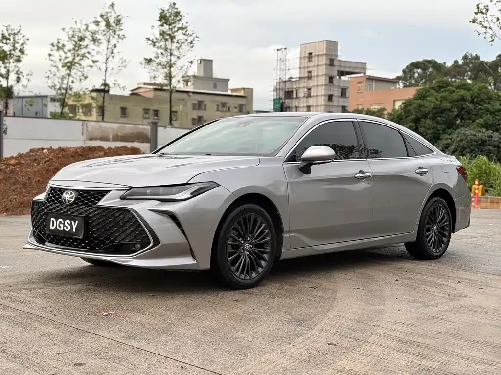 Toyota Avalon — фото 1