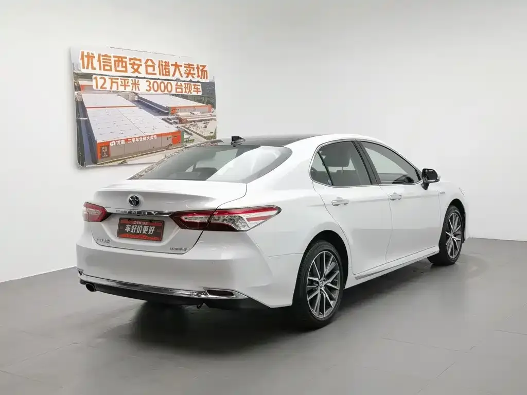 Toyota Camry — фото 5