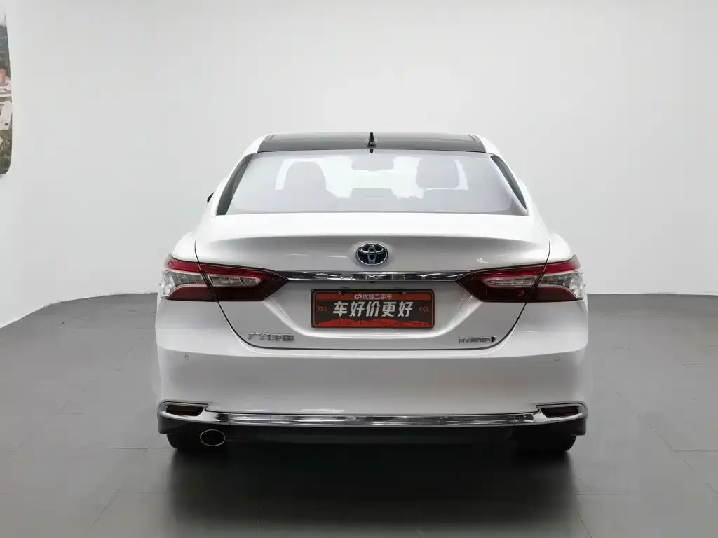 Toyota Camry — фото 8