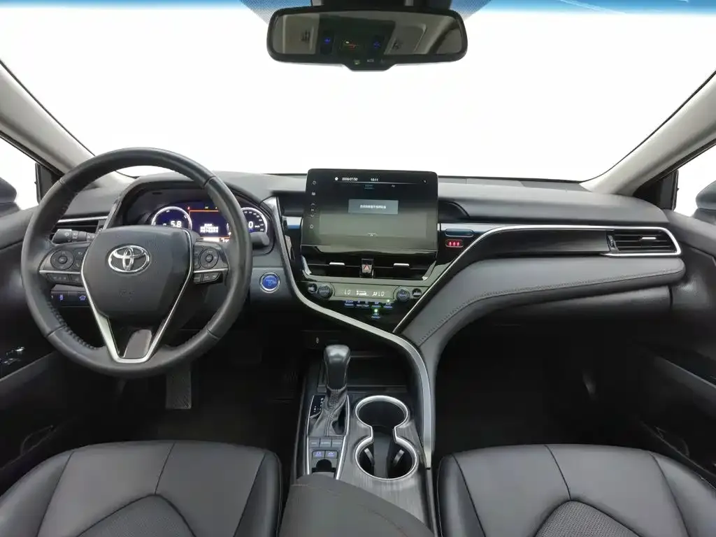 Toyota Camry — фото 3