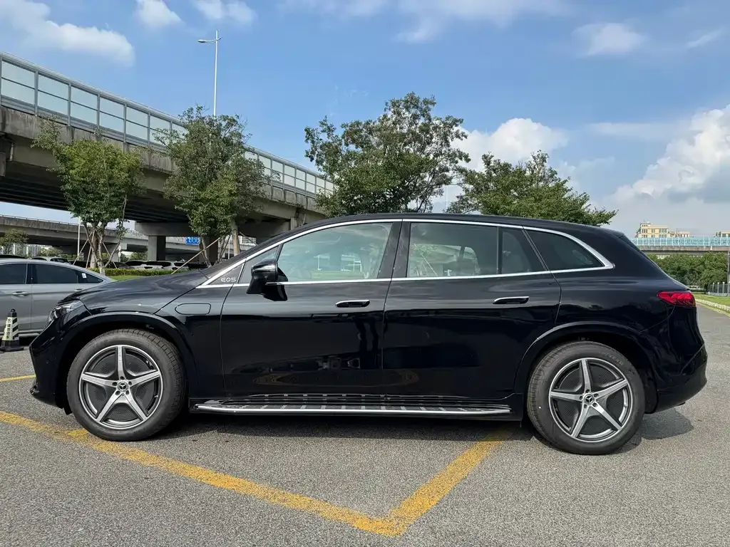 Mercedes-Benz EQS SUV — фото 4